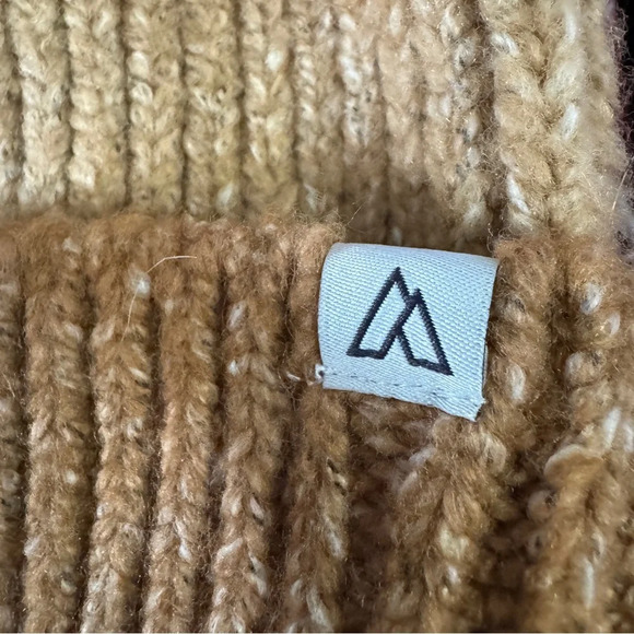 NWT Alpine womens textured cable knit soft lt brown beanie with puff one size - Picture 4 of 5